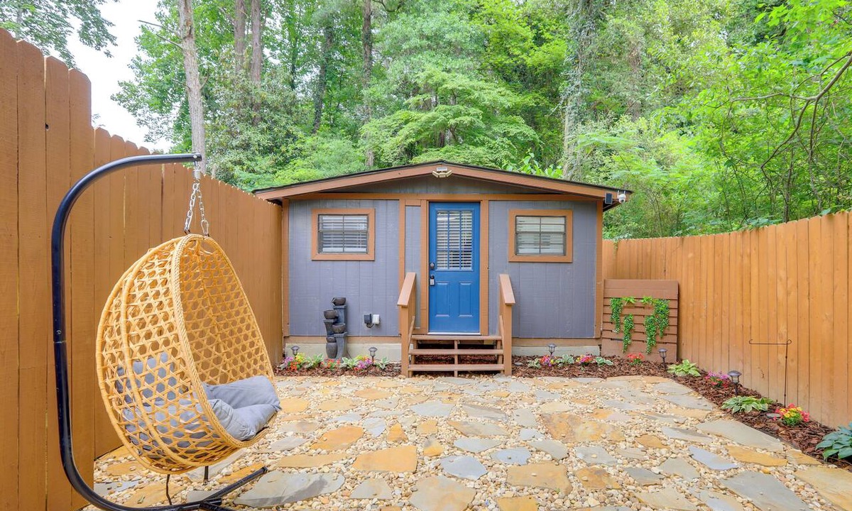 Collier Heights Apartment | Retreat for Couples & Artists! Atlanta Tiny Home