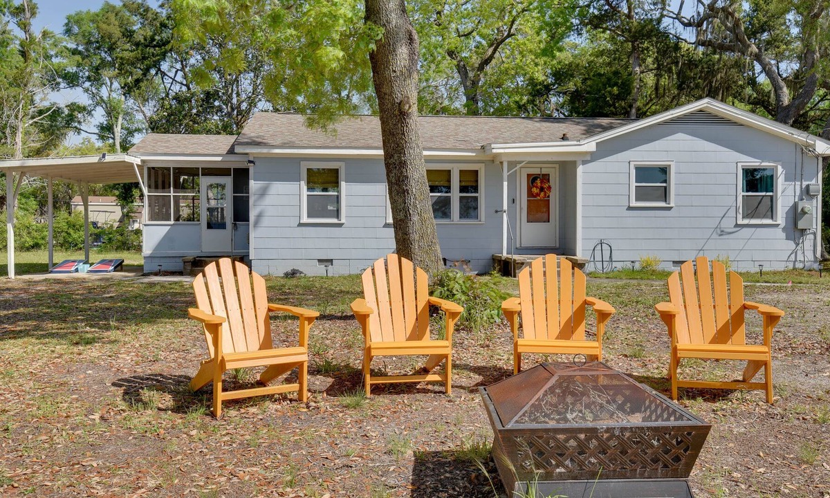 Freeport House | Retro Bay Cottage Near Destin, Dog Friendly!