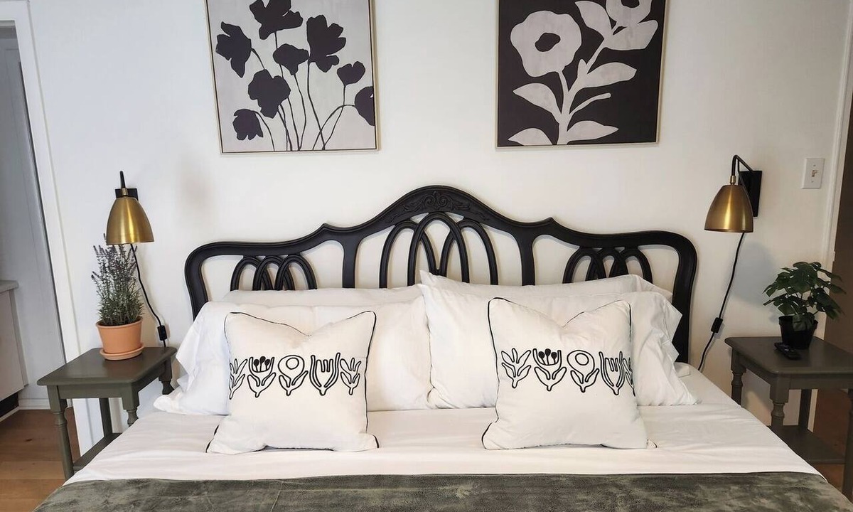 Atlantic City Apartment | Retro Retreat- Block from Ocean Casino and Waterpark