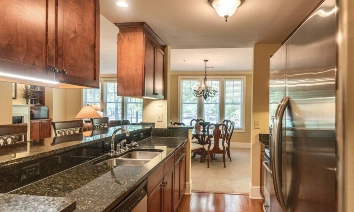 Greensboro Condo | REYNOLDS CONDO AT LAKE CLUB POINTE- GOLF COURSE & RUNNING CREEK VIEW