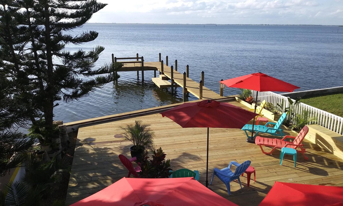 Crescent Beach House | Right on the riverfront with gorgeous sunsets