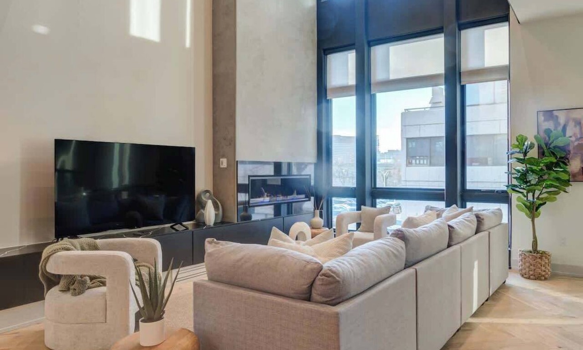 Center City West House | Rittenhouse Luxury Home w/ Elevator & Deck