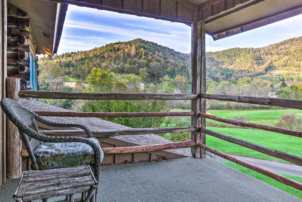 Cullowhee Villa | River Access, Mtn Views! All-Season Cullowhee Base