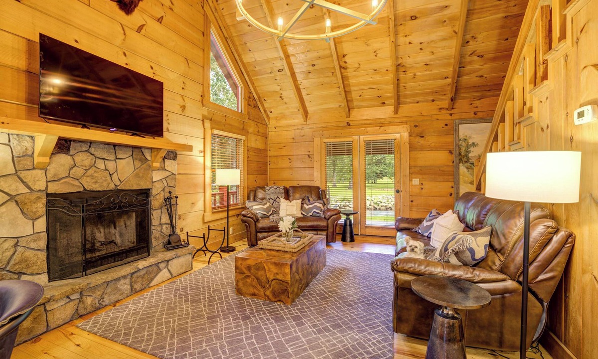 Suches Cabin | River Haven - Elegant Cabin Tucked Away on the Toccoa River