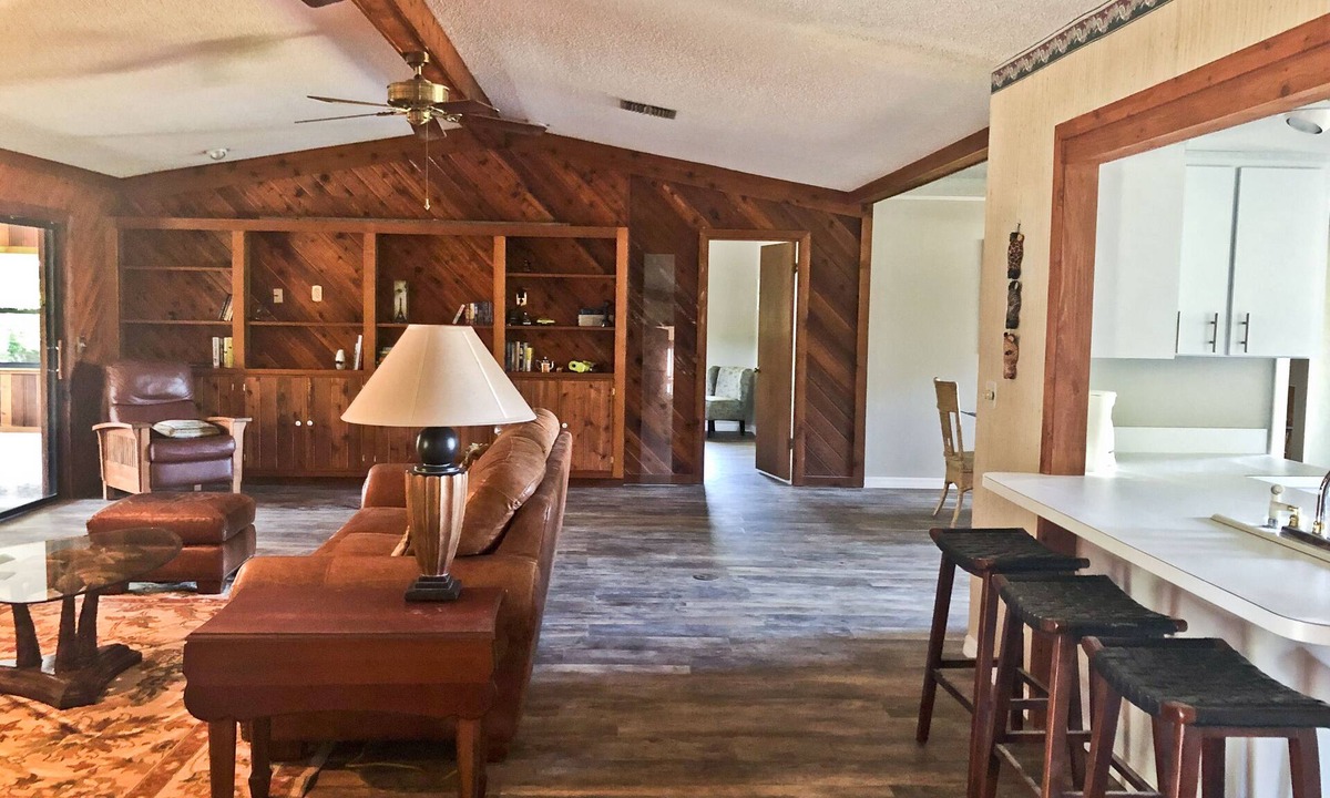 Crystal River House | River House - Overlooking the Scenic Withlacoochee River - Sleeps 4.