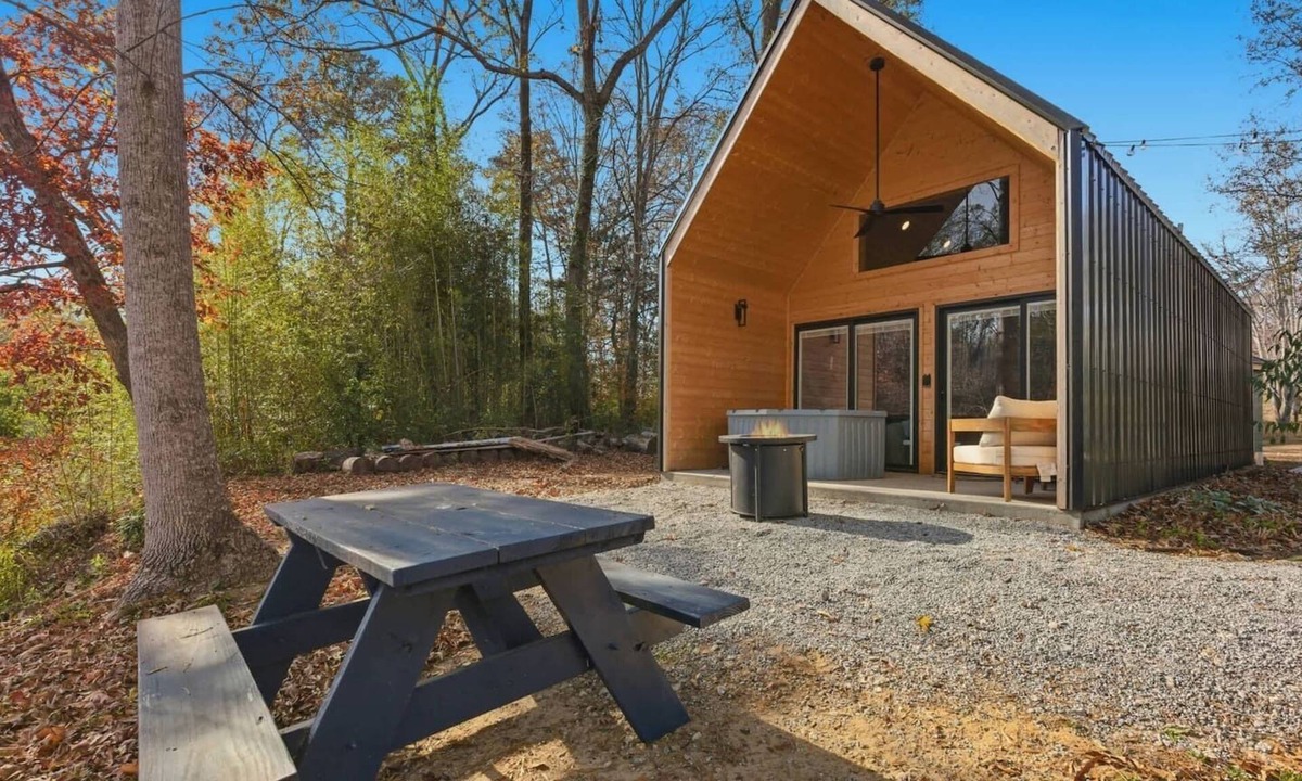 Greenville Cabin | Riverfront Cabin Retreat w/Hot Tub! Blue Heron
