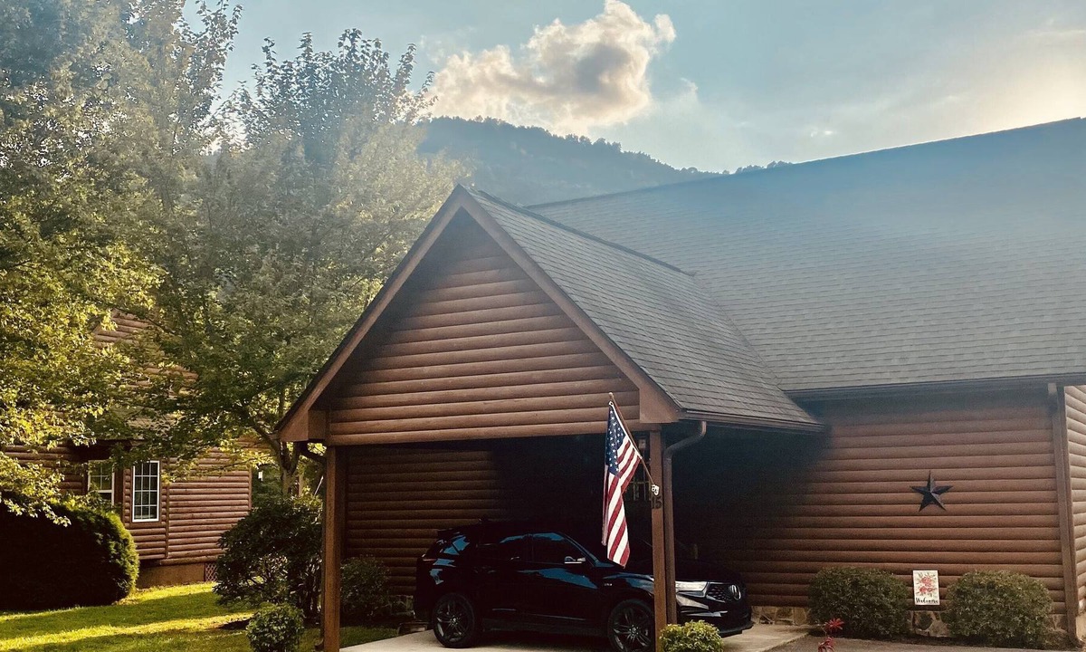 Hiawassee Cabin | Riverfront Cabin with Mountain Views, Trout Fishing, Tubing, Pool, WIFI, hot tub