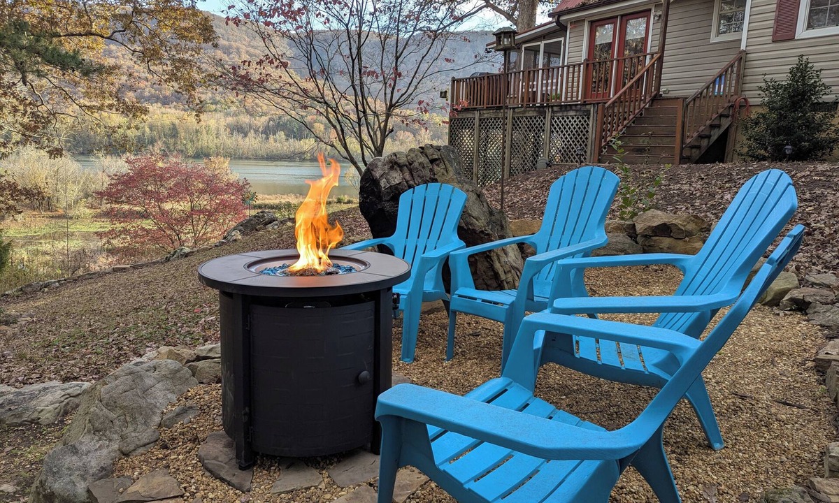 Whiteside Cabin | Riverfront Hideaway: Hot Tub, Screen Room, Family Friendly, River Views
