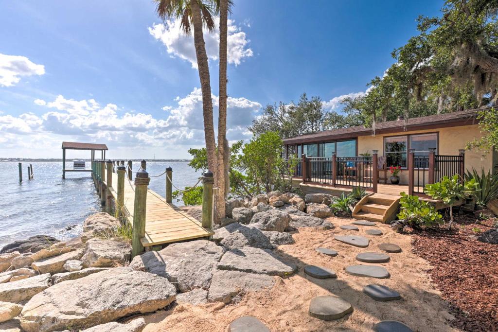 Tropic Apartment | Riverfront Merritt Island Bungalow w/Dock & Deck