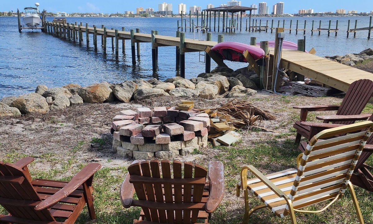 South Daytona House | Riverfront Oasis - Family Friendly