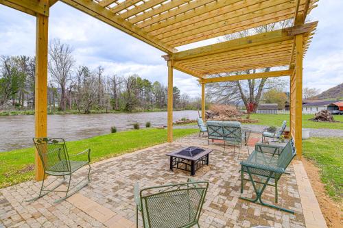 Elizabethton House | Riverfront Tennessee Retreat w/Patio & Boat Ramp!