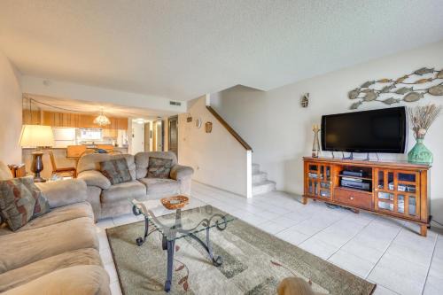 Welaka House | Riverfront Weleka Condo w/Dock & Pool Access