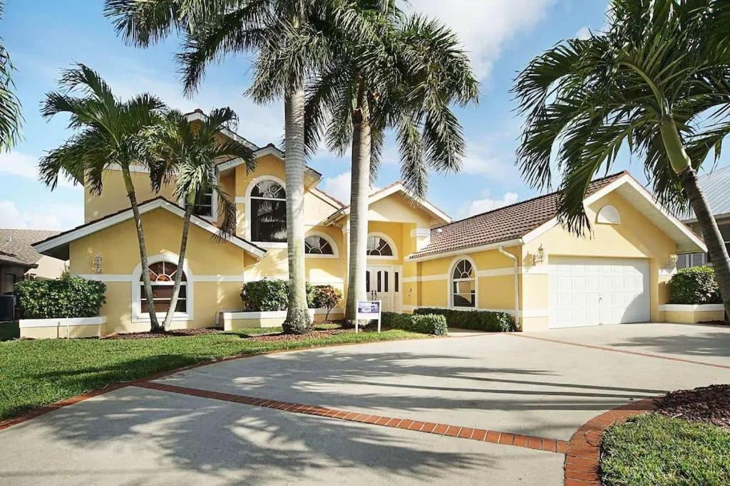 Caloosahatchee Villa | Riverhouse King - Cape Coral Riverfront Escape