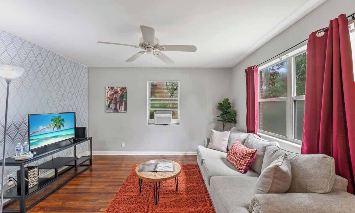 Riverside Apartment | *Riverside Charmer 1264* Wifi, TV, Coffee
