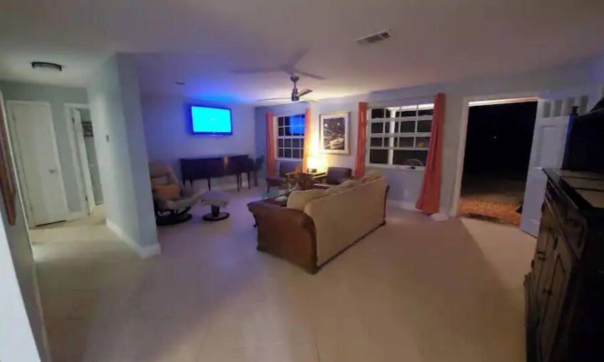 Holly Hill House | Riverside Retreat 3/2 Home With River View
