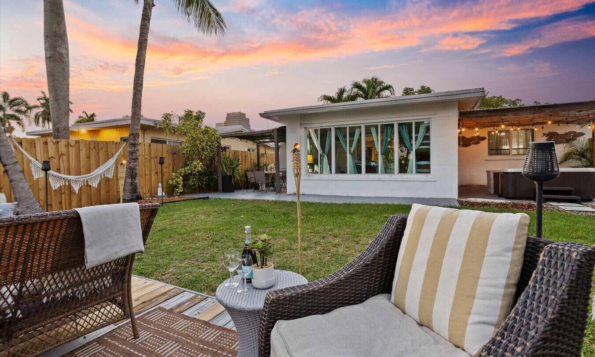 Downtown Fort Lauderdale Apartment | RiverwalkVilla I WaterFront I Dock & Jacuzzi
