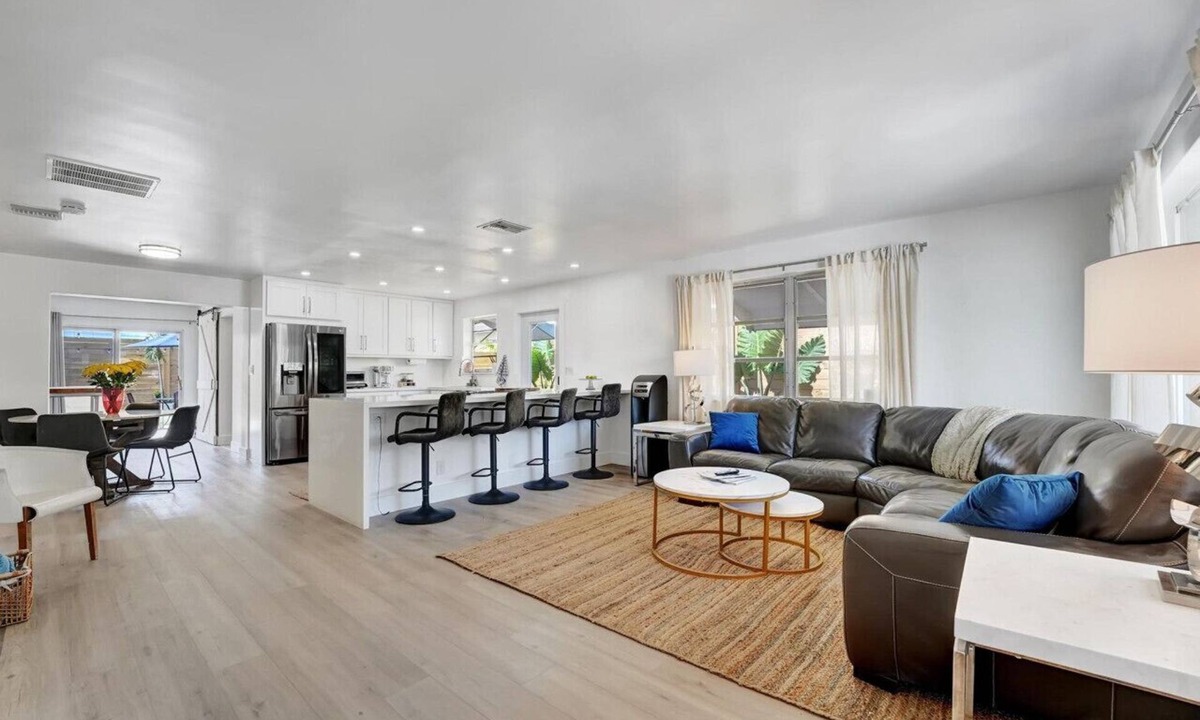 Riviera Beach House | Riviera Marina House! 1 block to marina and intracoastal
