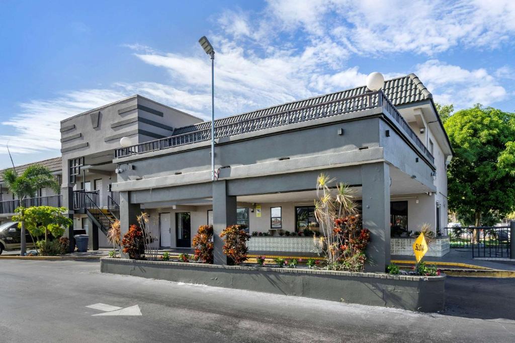 Clearwater Hotel | Rodeway Inn Clearwater-Dunedin