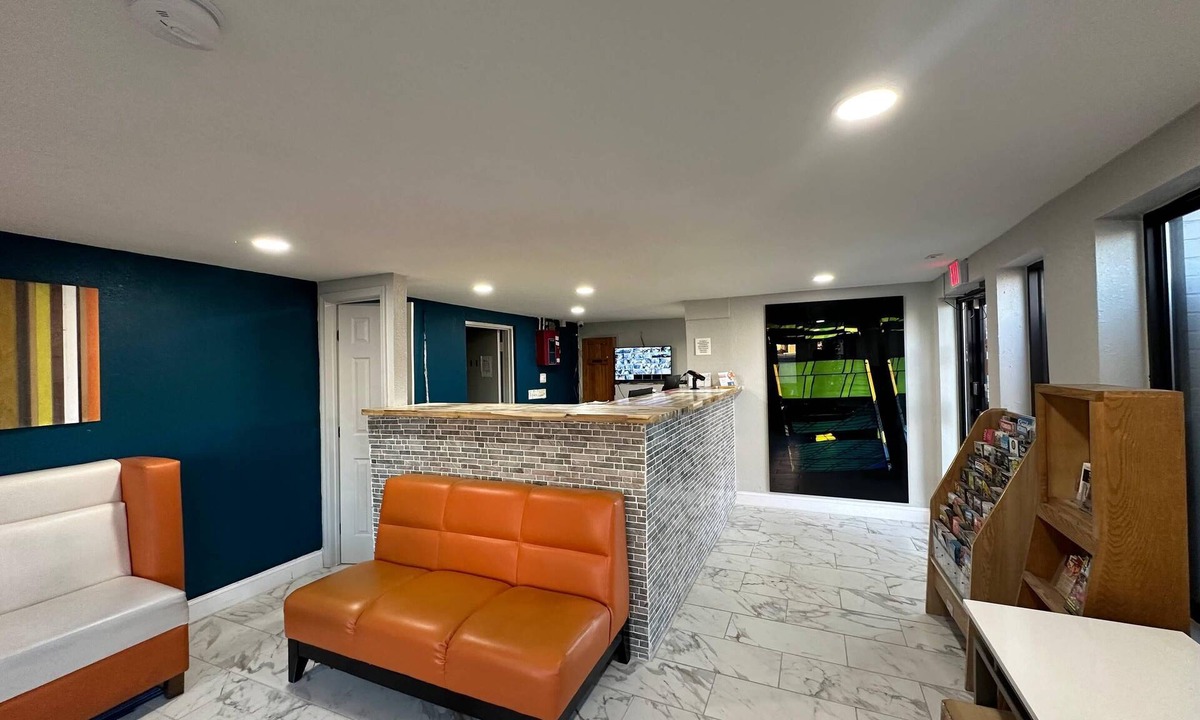 Church Street Hotel | Rodeway Inn Jonesboro - Atlanta South