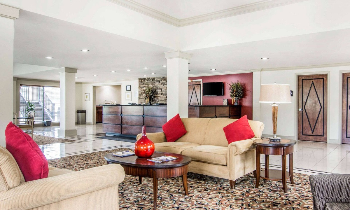 LaGrange Hotel | Rodeway Inn La Grange East