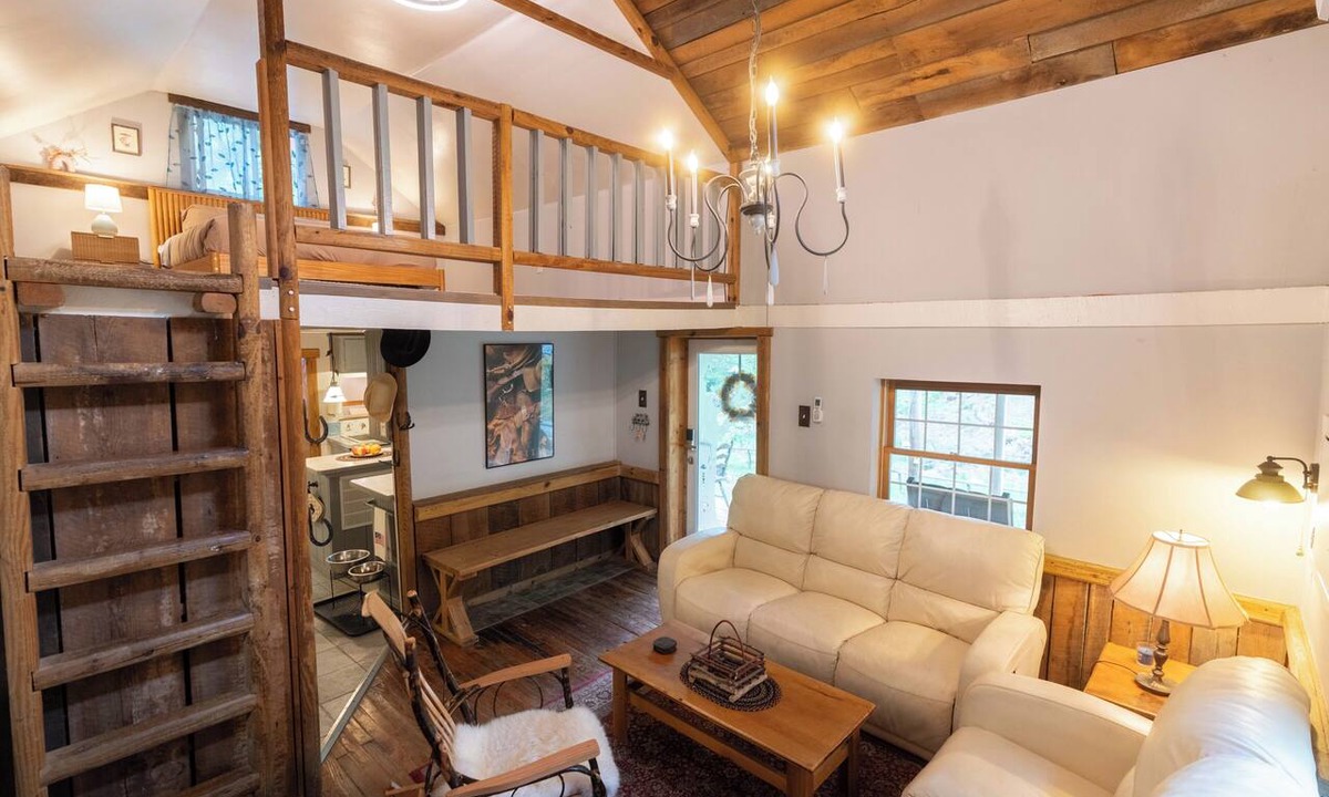 Thaxton Cabin | Romantic Cabin in Blue Ridge Mountains