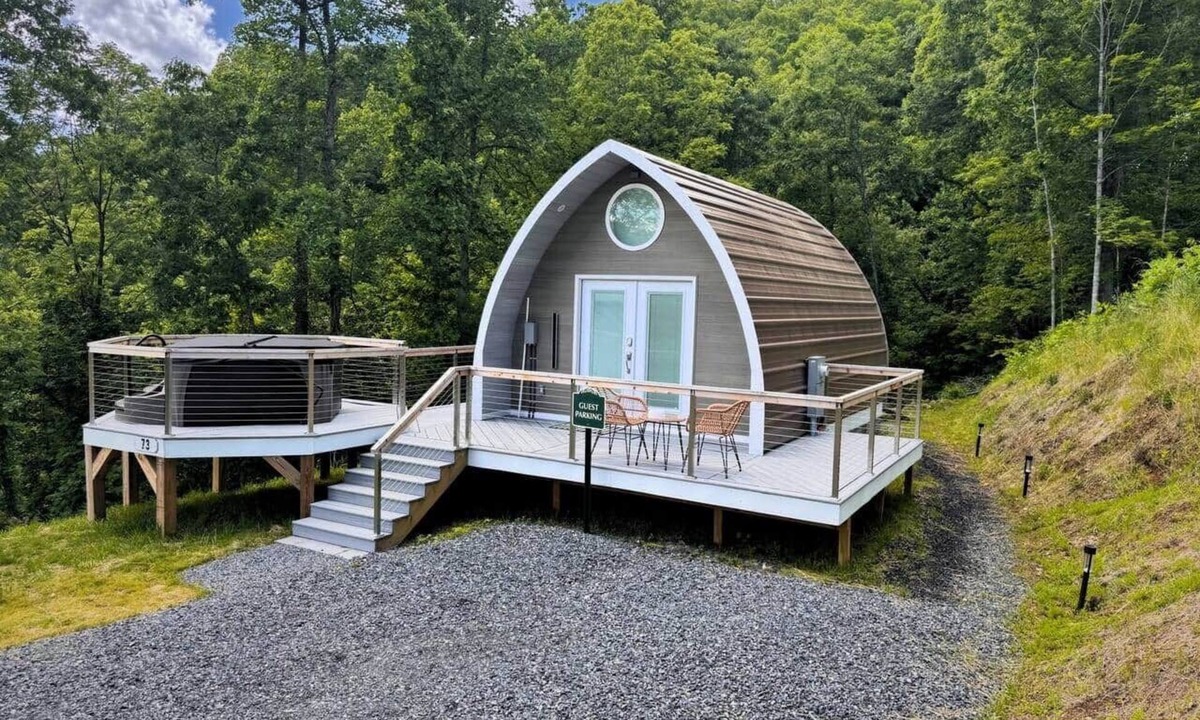 Bakersville House | Romantic hot tub campfire mountains Brown