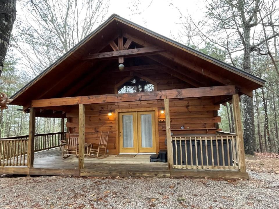 Tellico Plains House | Romantic Laurel Wood Home with Private Hot Tub