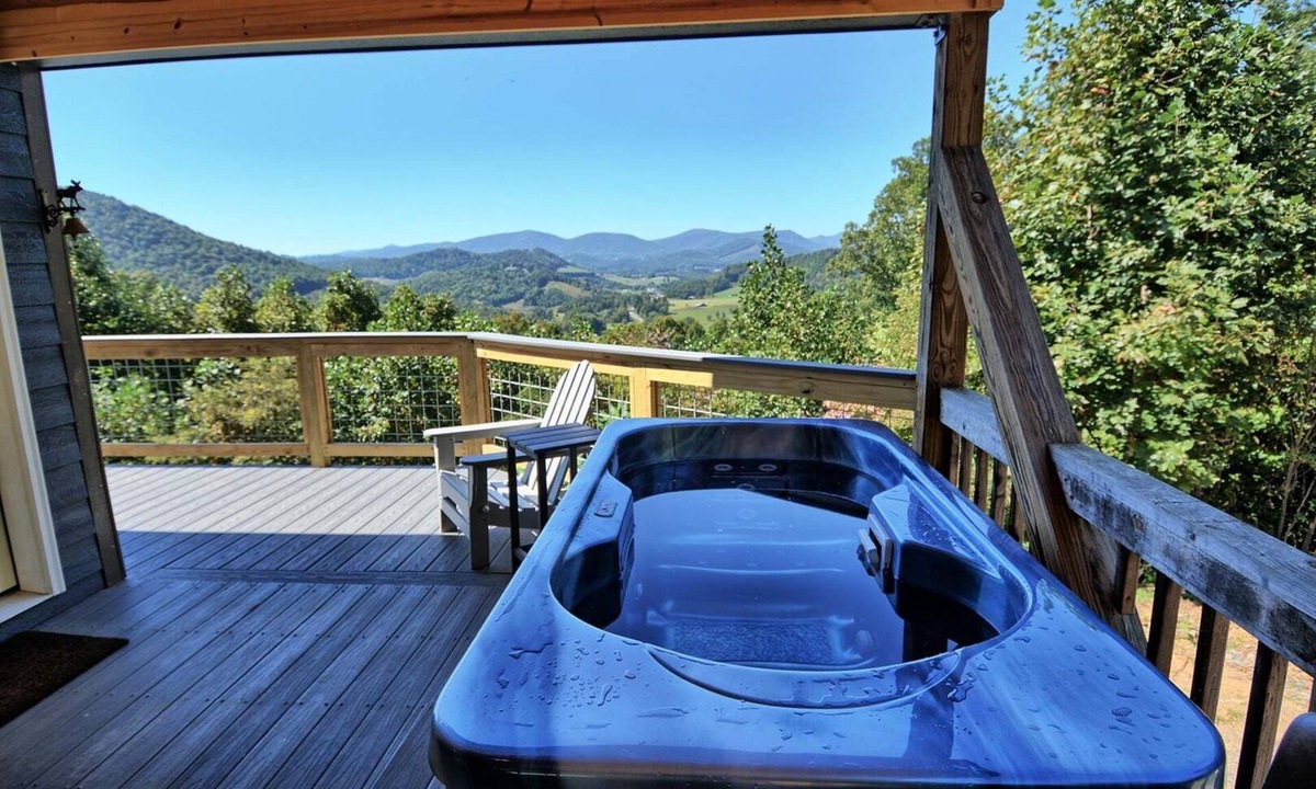 West Jefferson Cottage | Romantic Mountain Retreat-Hot Tub- Mountain Views