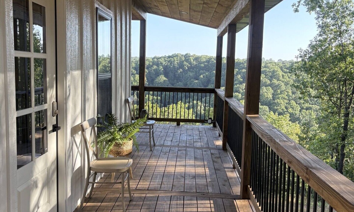 Harrison Cabin | Romantic Summer Escape - Treetop Breezes and View, Firefly Nights, Hot Tub Soaks