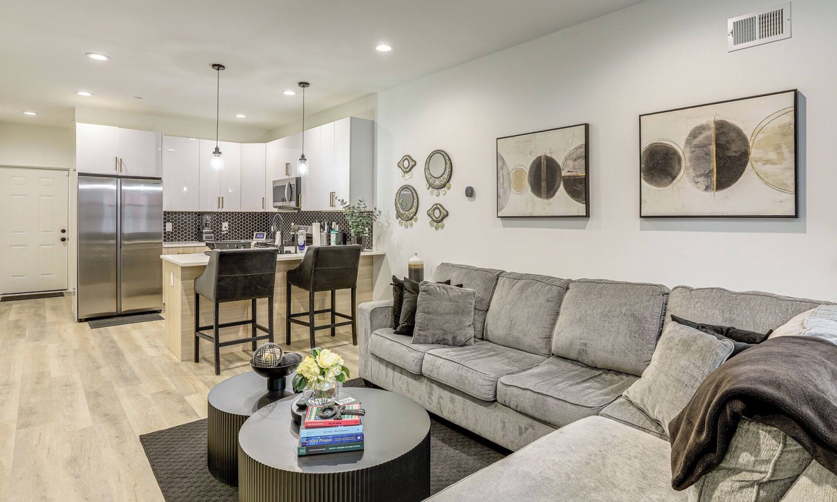North Philadelphia West House | Rooftop Deck! Stay By The Met & Lincoln Financial