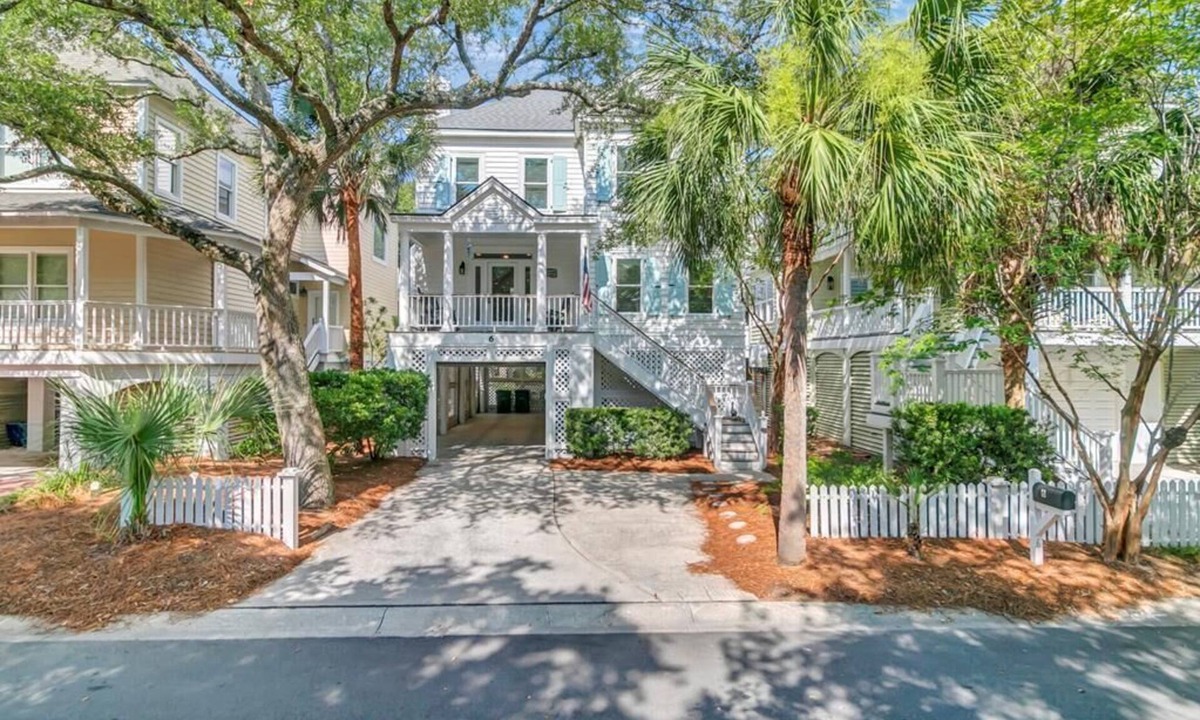 Isle of Palms House | Rooftop Ocean Views | Steps to Beach & Grand Pavilion Pools