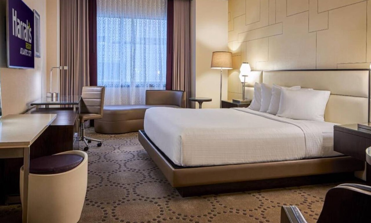 Atlantic City Hotel | Room with One Bed at a 4⭐️ Hotel