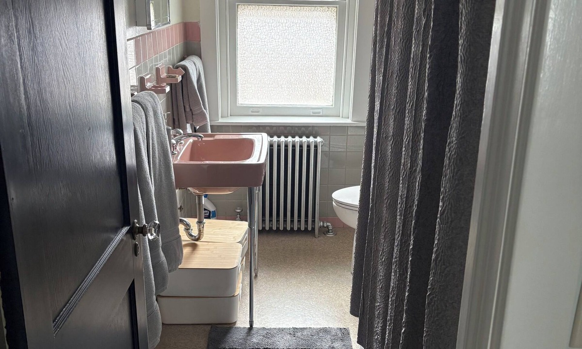 Glenolden Apartment | Roomy 2 Bedroom Apartment 20 Minutes from Philadelphia
