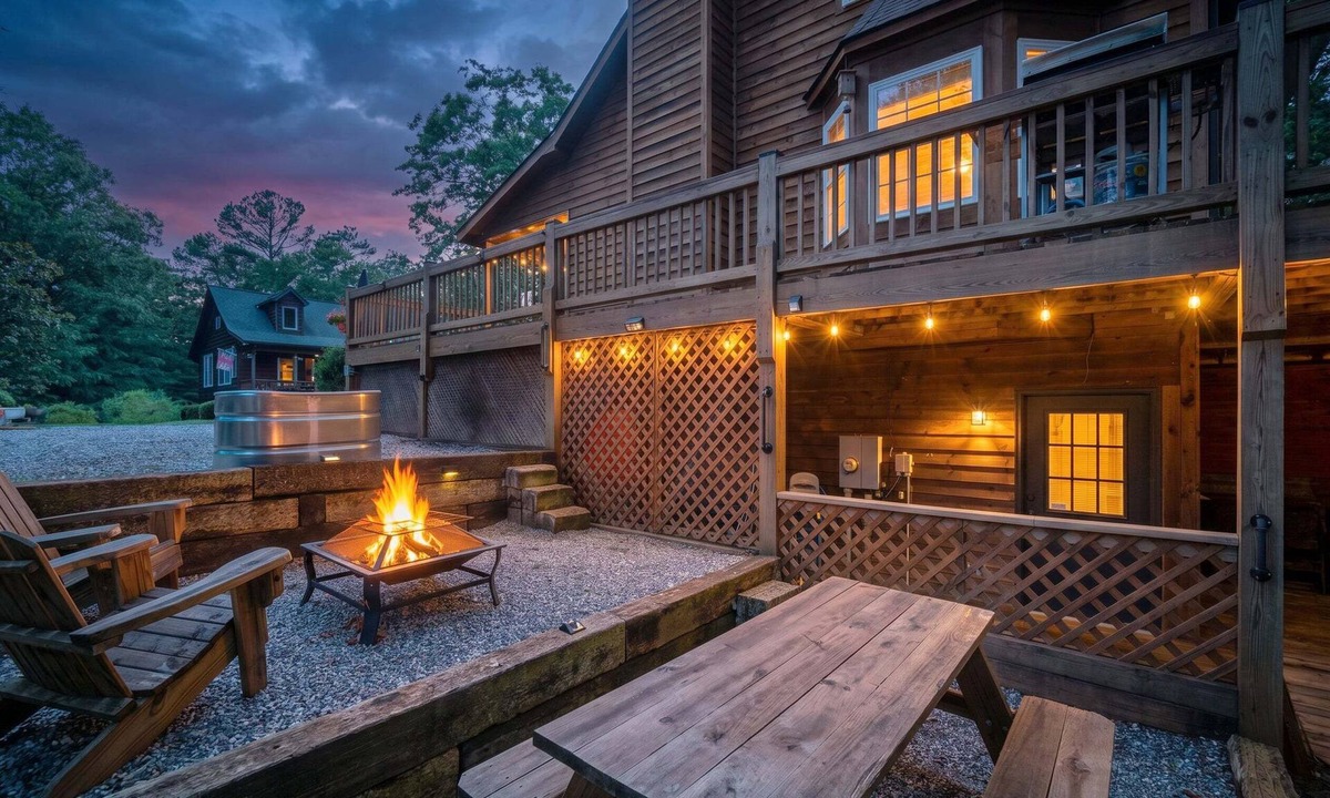 Helen Cabin | Rosen Retreat | 3BR Cabin with hot tub, pool, game room, and fireplace