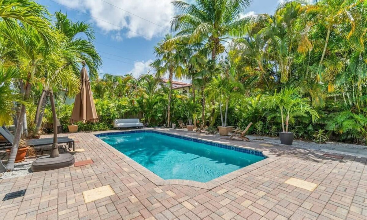 Northwood Shores House | Rove Travel | Miramar Villa | Heated Pool, Beach