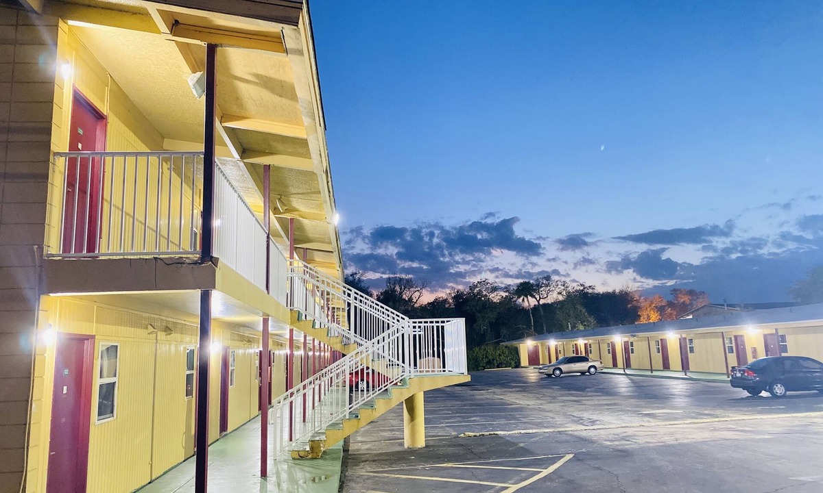 Higbees Daytona Hotel | Royal Inn