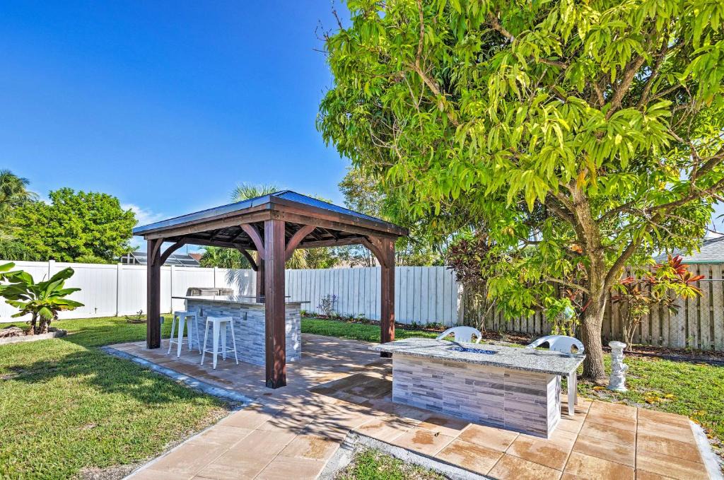Royal Palm Beach House | Royal Palm Beach Retreat about 13 Mi to Beach!