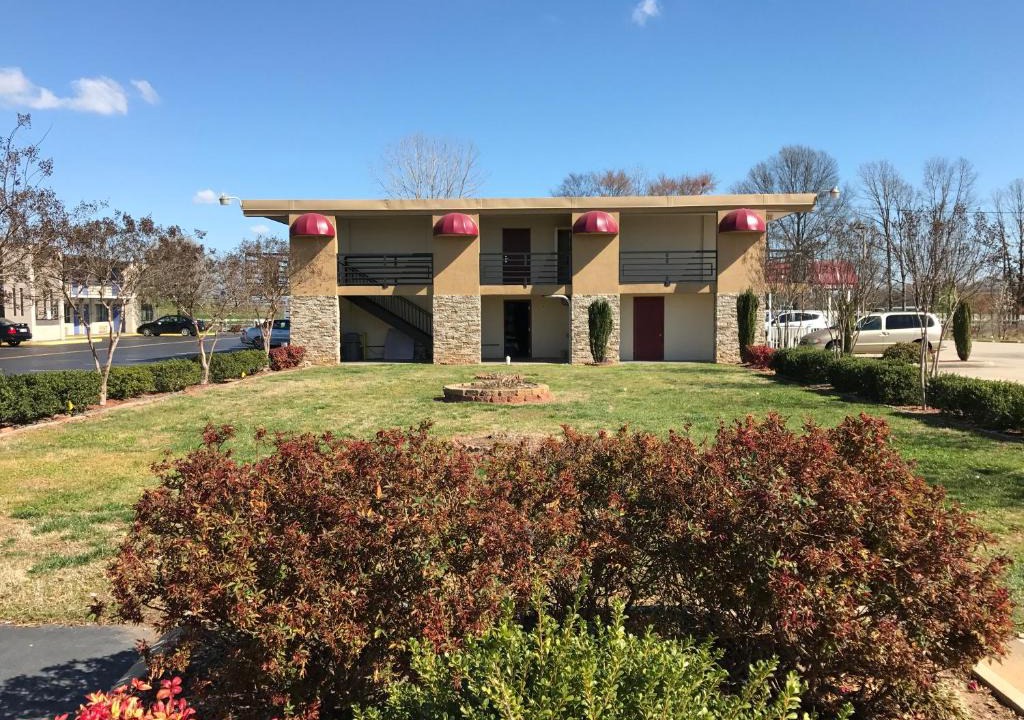 Rock Hill Hotel | Royal Regency Inn