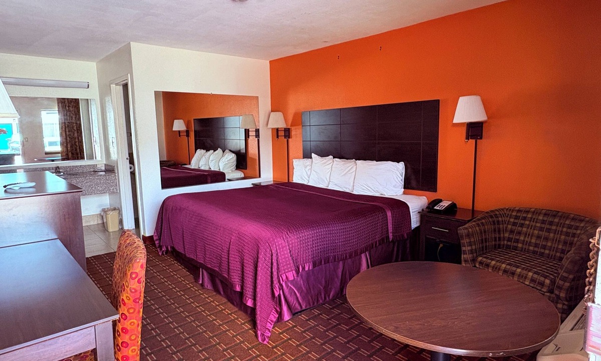 Rock Hill Hotel | Royal Regency Inn