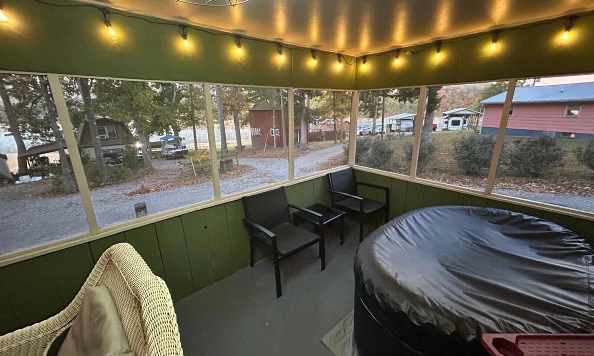 Dandridge Cabin | Rustic 2BR Fisherman’s Retreat on Douglas Lake!