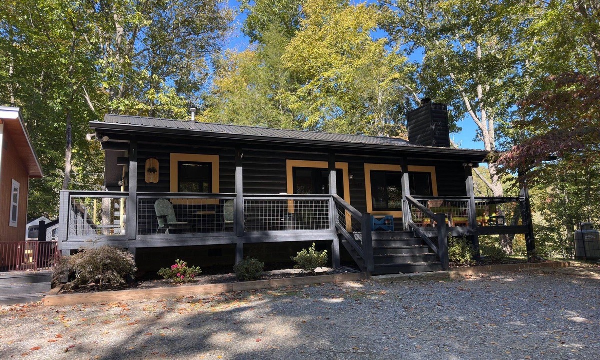 Hemphill Heights Cabin | Rustic Charm Meets Modern Comfort – Cozy Mountain Cabin Retreat at Calm Creek!