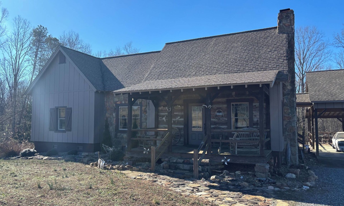 Clifton Cabin | Rustic Farm Retreat: 2BR Cabin Amidst Rolling Fields & Fresh Country Air.