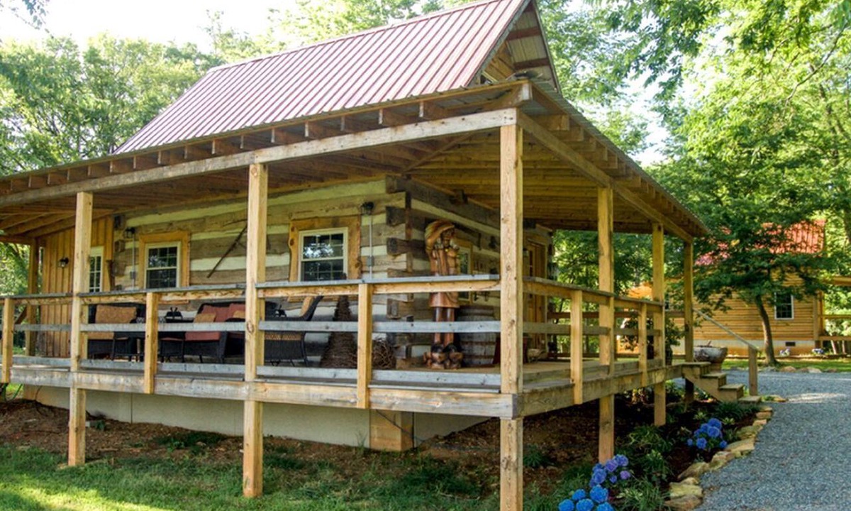 Crystal Hill Cabin | Rustic Log Cabin near South Boston, Virginia