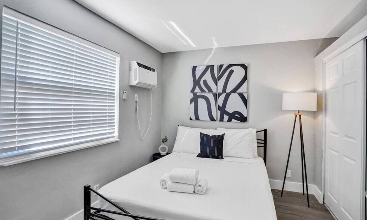 Poinciana Park Apartment | Rustic Retreats: Beachy 1BR in the heart of Fort Lauderdale