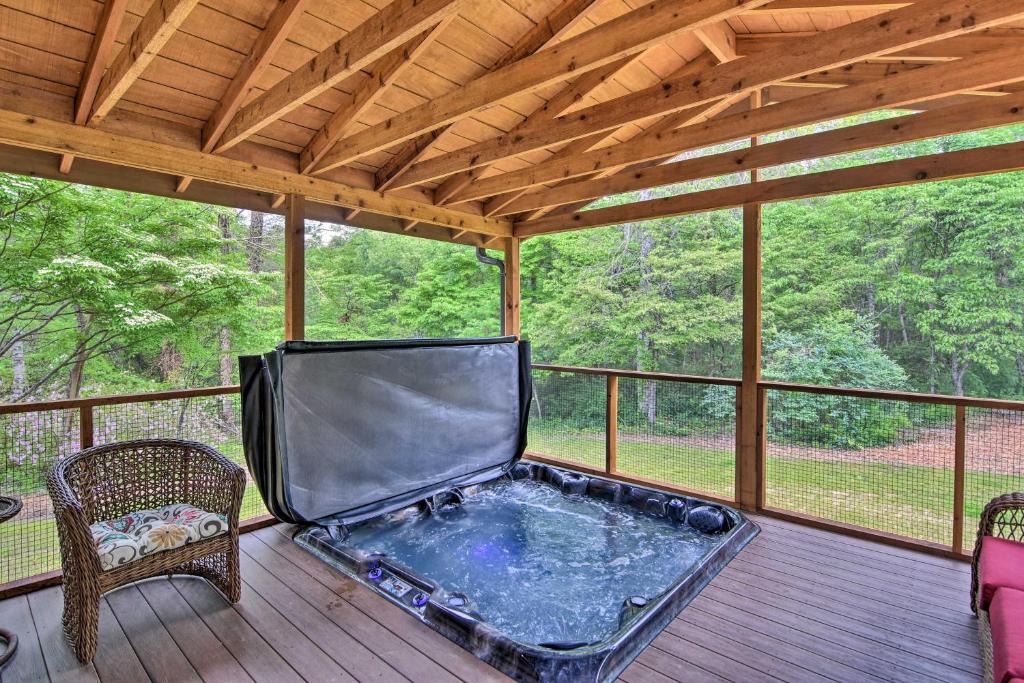 Sunset House | Rustic Sunset Escape on 67 Acres: Outdoor Kitchen