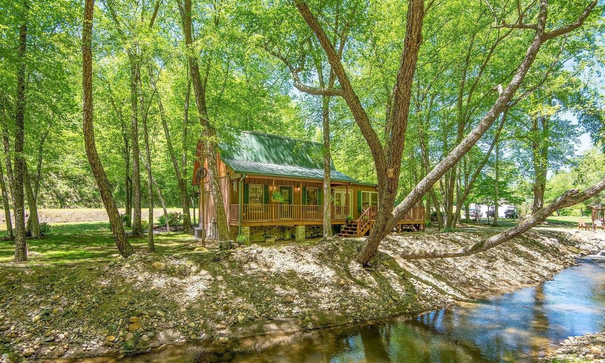 Millers Creek Cabin | Rustic Waterfront cabin HOT TUB