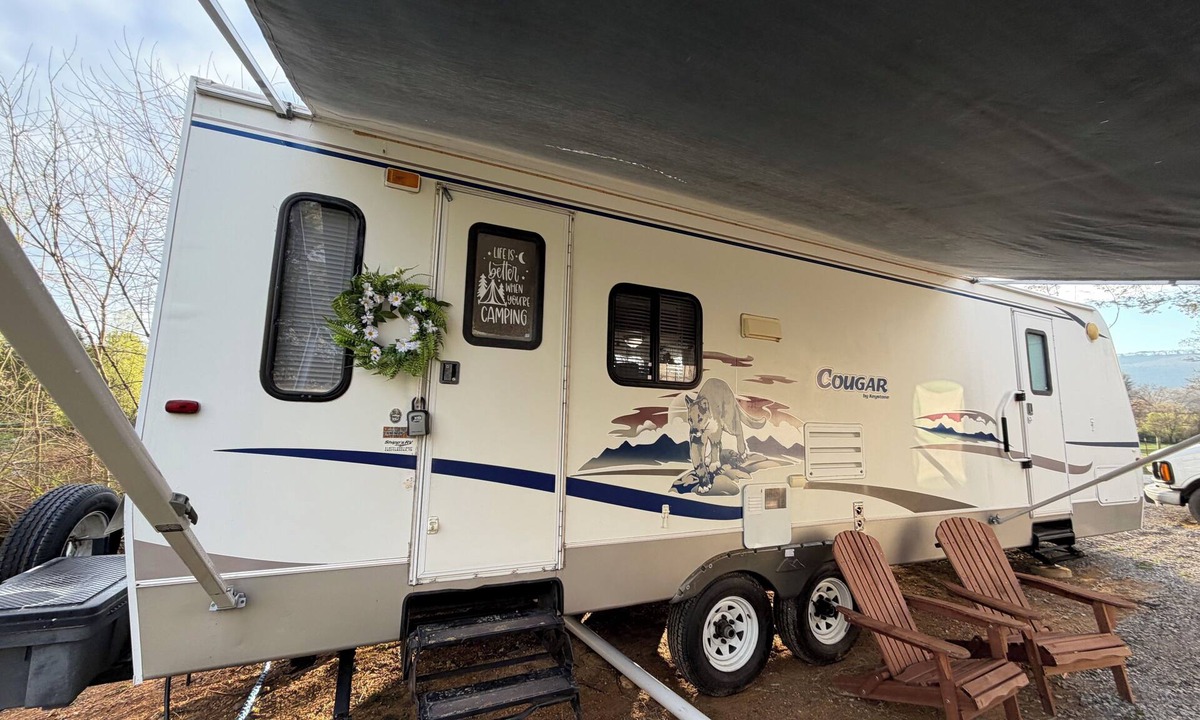 Pikeville House | Rv with 1 Bedrooms, and sofa bed Full Kitchen, Dining Area & Modern Bathroom”