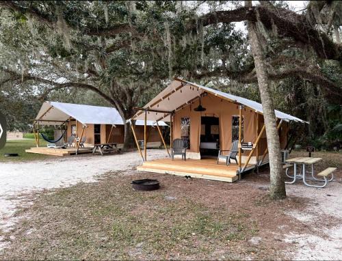 Okeechobee Other | Safari Tent Retreat with Fire Pit and Hammocks in Basinger, Florida