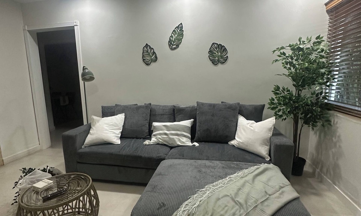 Coral Terrace Villa | safe and convenient villa w/great energy&vibes near airport w/workspace & WiFi