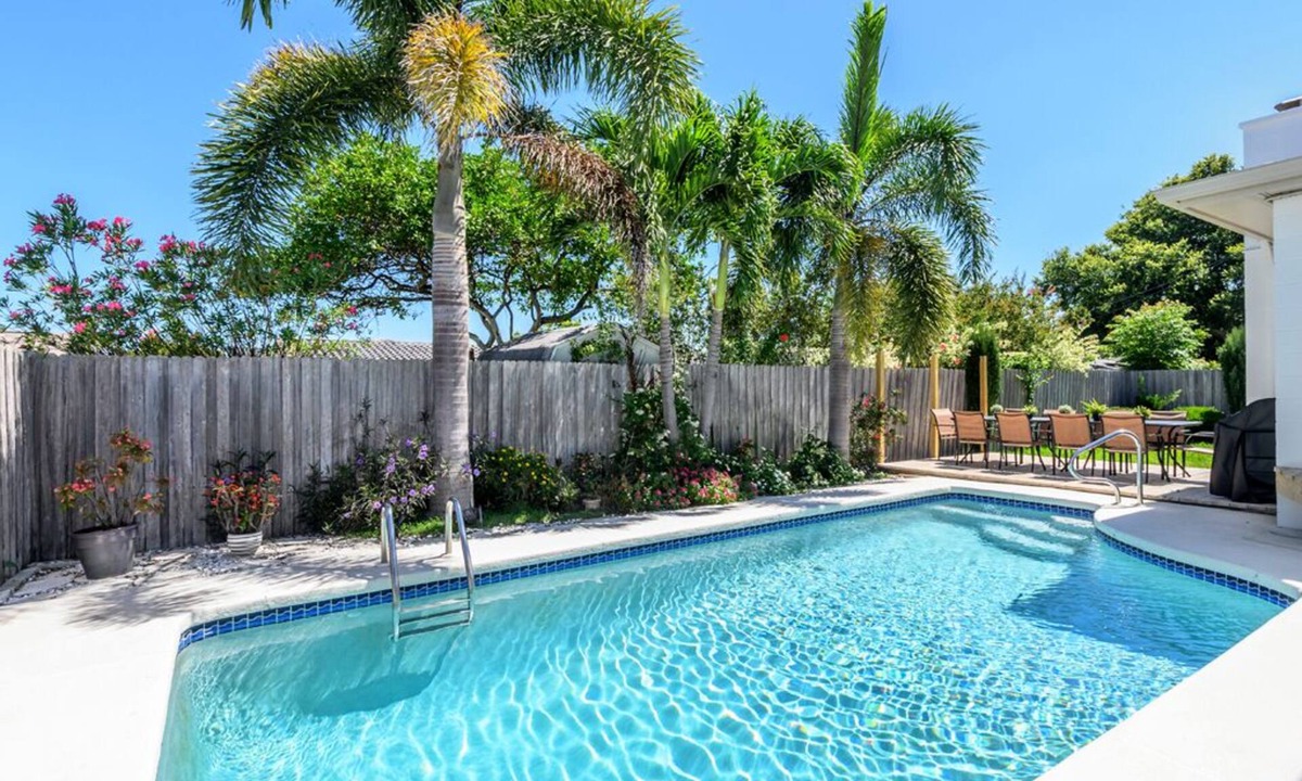 Seminole House | Saltwater Pool | Renovated | Private Home | Seminole